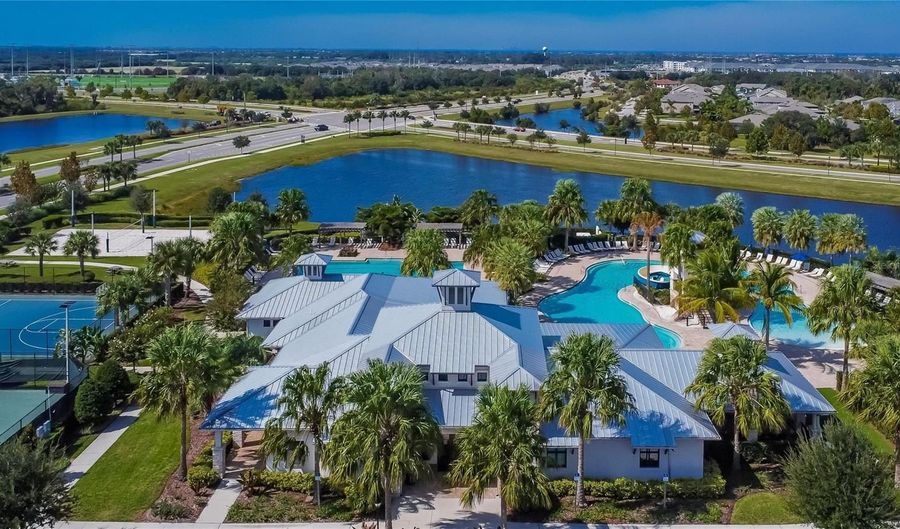 6903 CRESTPOINT Dr, Apollo Beach, FL 33572 - 3 Beds, 3 Bath