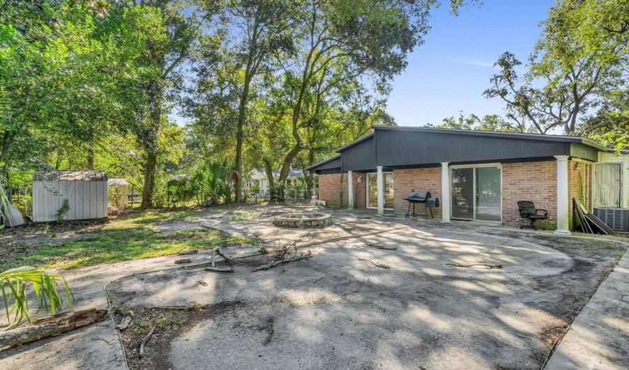 1616 Lewis Ave, Biloxi, MS 39531 - 5 Beds, 3 Bath