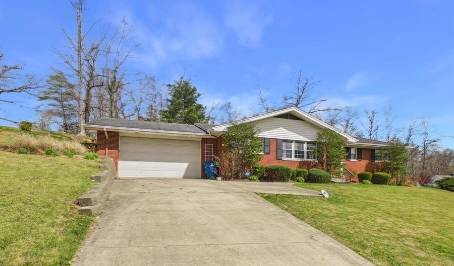415 Redbud Dr, Ashland, KY 41102 - 3 Beds, 2 Bath