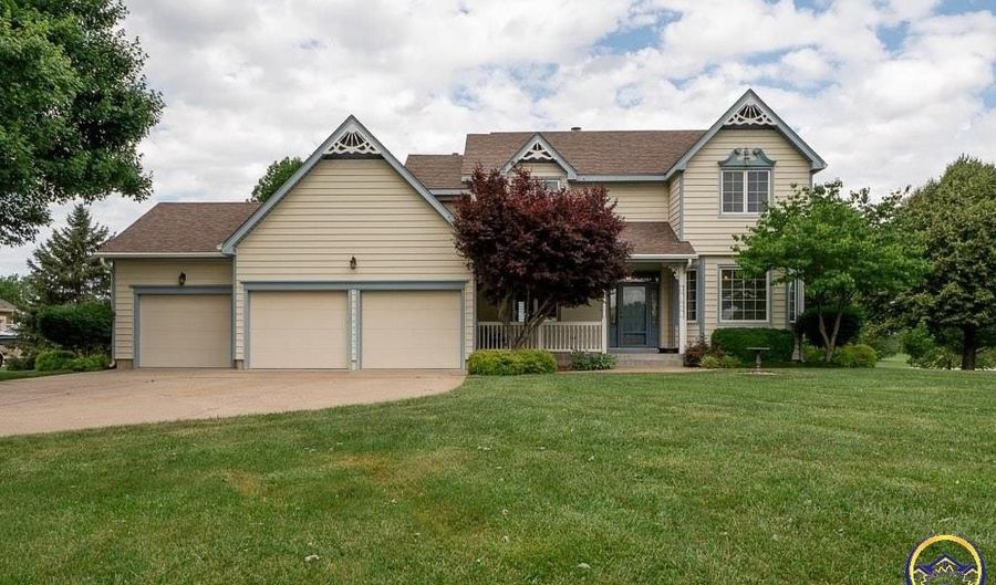 6425 SW South Pointe Dr, Auburn, KS 66402 - 4 Beds, 4 Bath