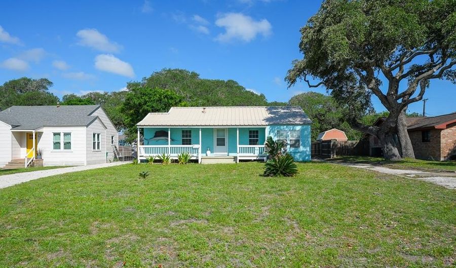 1044 S Houston, Aransas Pass, TX 78336 - 2 Beds, 1 Bath