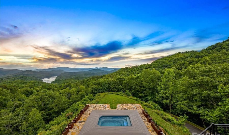 840 Fontana Trace Dr, Almond, NC 28702 - 3 Beds, 4 Bath