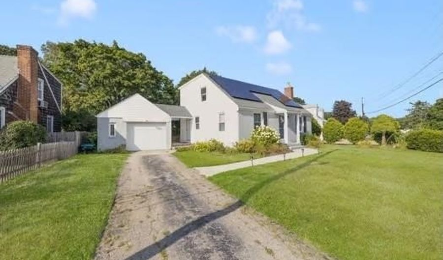 59 King Phillip Dr, North Kingstown, RI 02852 - 3 Beds, 2 Bath