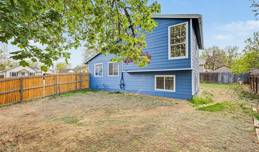 17391 E Layton Dr, Aurora, CO 80015 - 3 Beds, 2 Bath