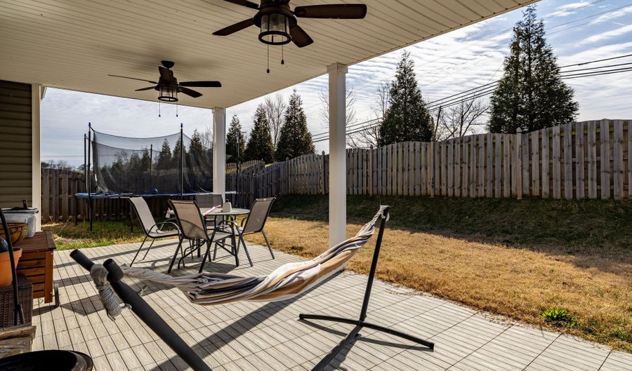 1029 Aspen Glen Dr, Alcoa, TN 37701 - 4 Beds, 3 Bath