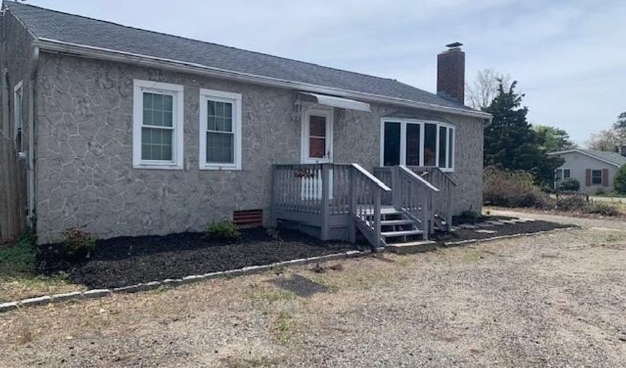 225 Admiral Ave, Beachwood, NJ 08722 - 2 Beds, 1 Bath