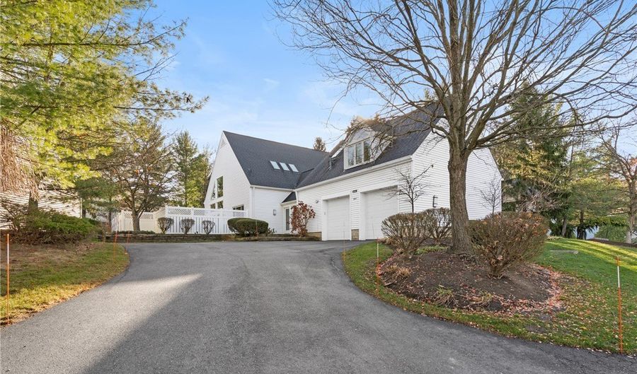 985 Goldenrod Trl, Aurora, OH 44202 - 3 Beds, 4 Bath