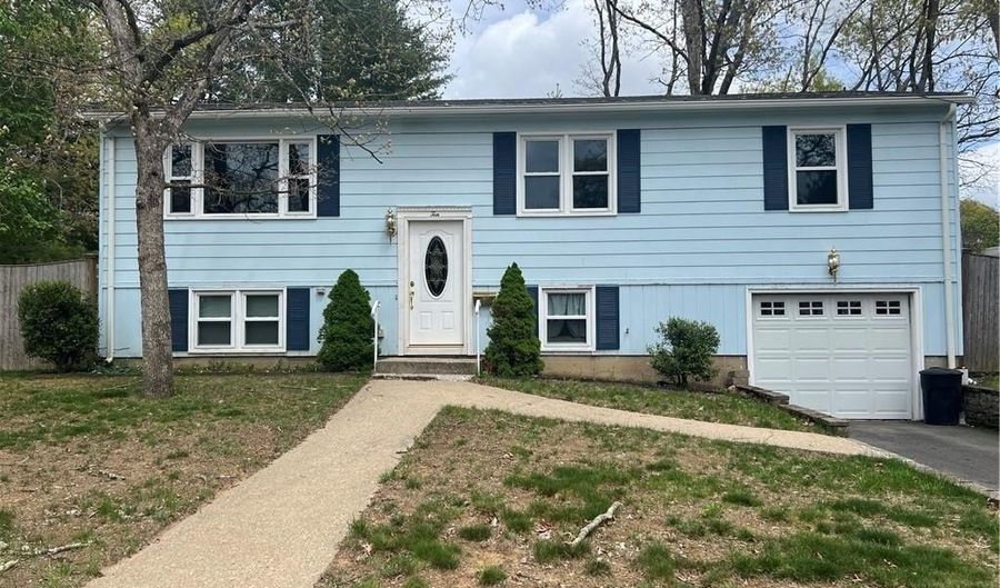 10 Lawnwood Rd, Coventry, RI 02816 - 3 Beds, 1 Bath