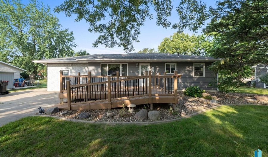 313 S 6th Ave, Brandon, SD 57005 - 3 Beds, 2 Bath