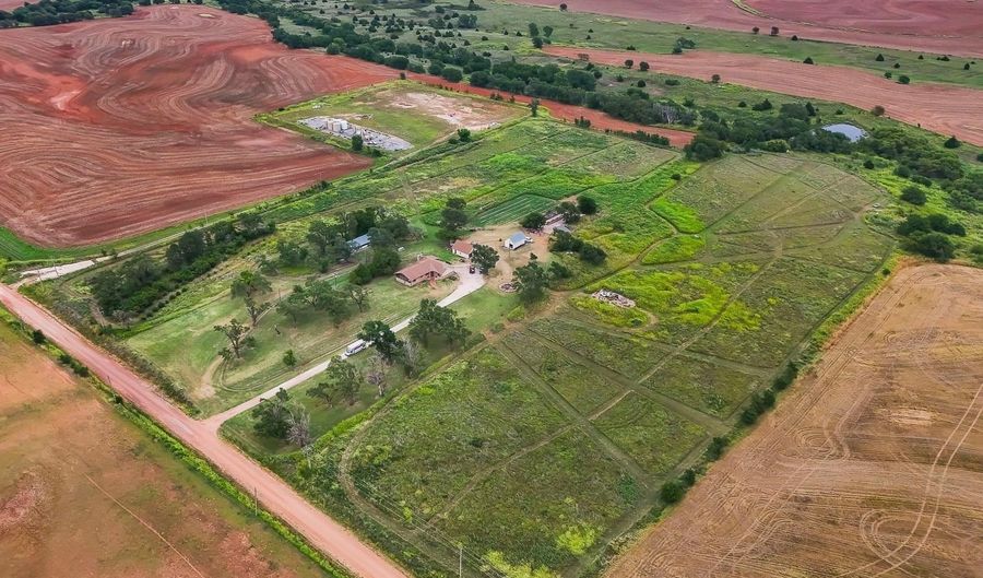 426 SE 10 Ave, Anthony, KS 67003 - 3 Beds, 3 Bath