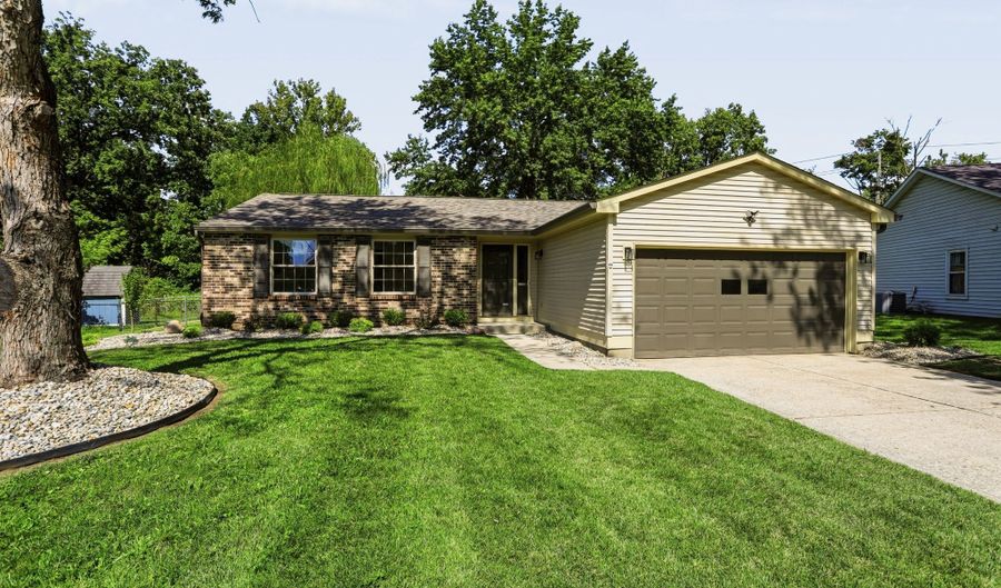 8527 Zephyr Dr, Indianapolis, IN 46217 - 3 Beds, 2 Bath