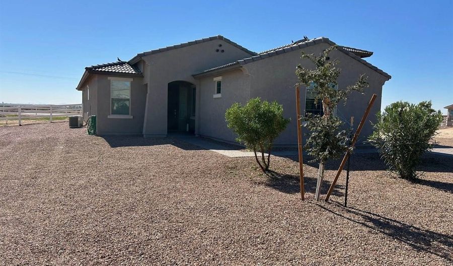 10553 W Appaloosa Trl, Casa Grande, AZ 85194 - 4 Beds, 3 Bath