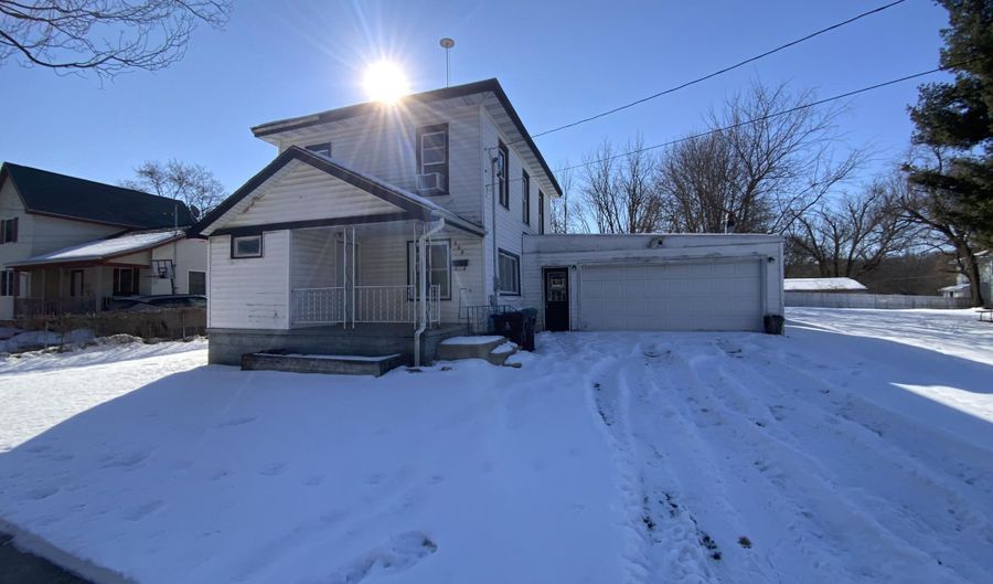 609 W Center St, Albion, MI 49224 - 4 Beds, 2 Bath