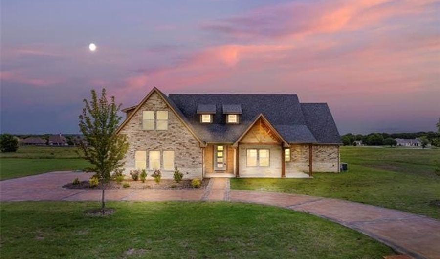 684 Chateau Bnd, Ardmore, OK 73401 - 4 Beds, 5 Bath