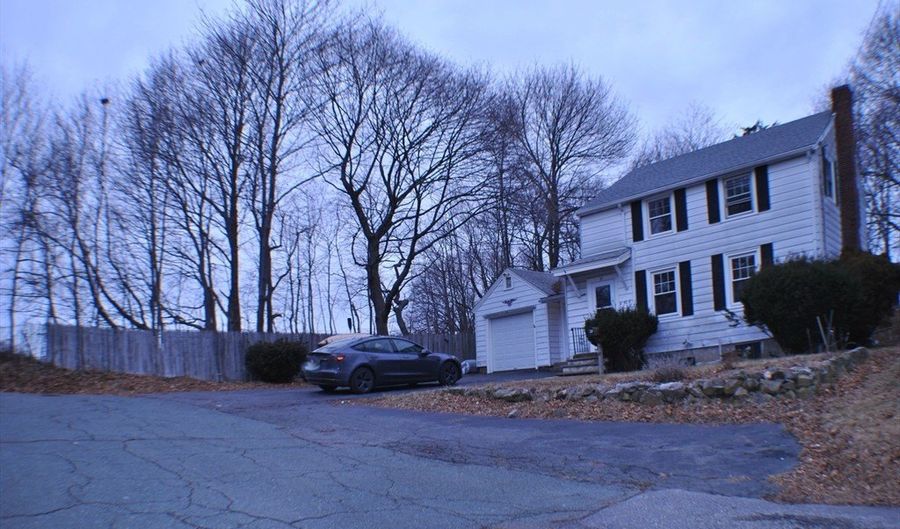 21 Goldsmith Ave, Beverly, MA 01915 - 4 Beds, 2 Bath