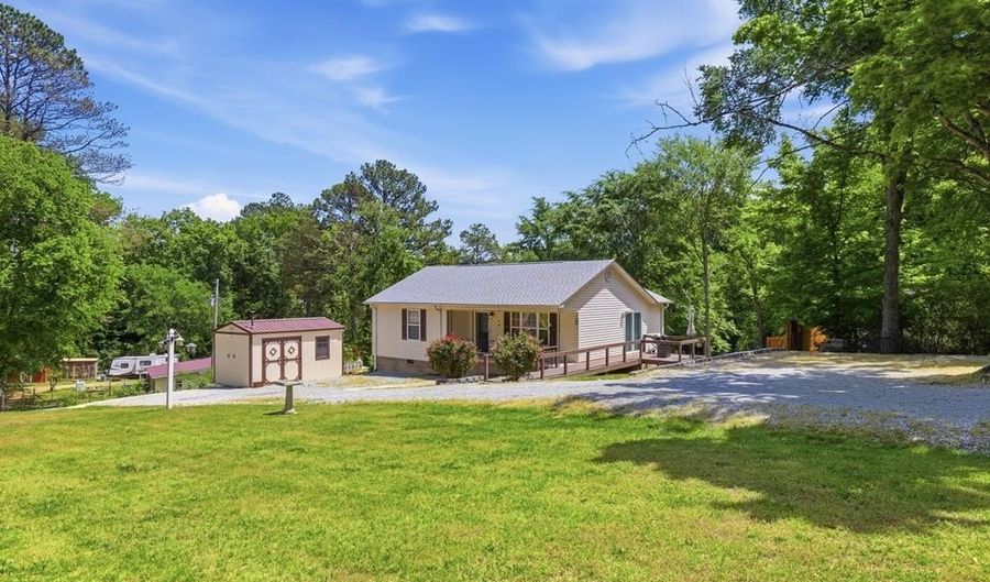 432 2nd St, Big Sandy, TN 38221 - 2 Beds, 1 Bath