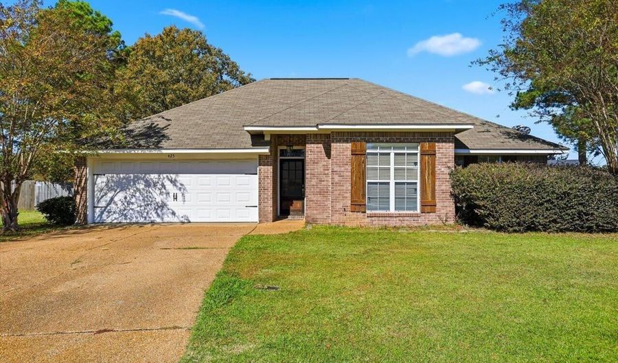425 Fenway Dr, Brandon, MS 39047 - 3 Beds, 2 Bath
