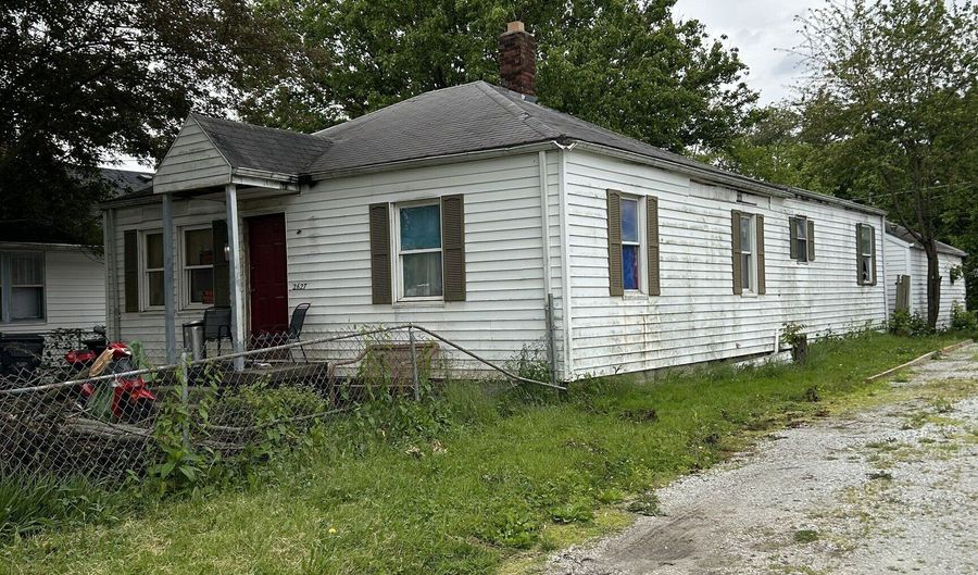 2627 Lincoln St, Anderson, IN 46016 - 3 Beds, 2 Bath
