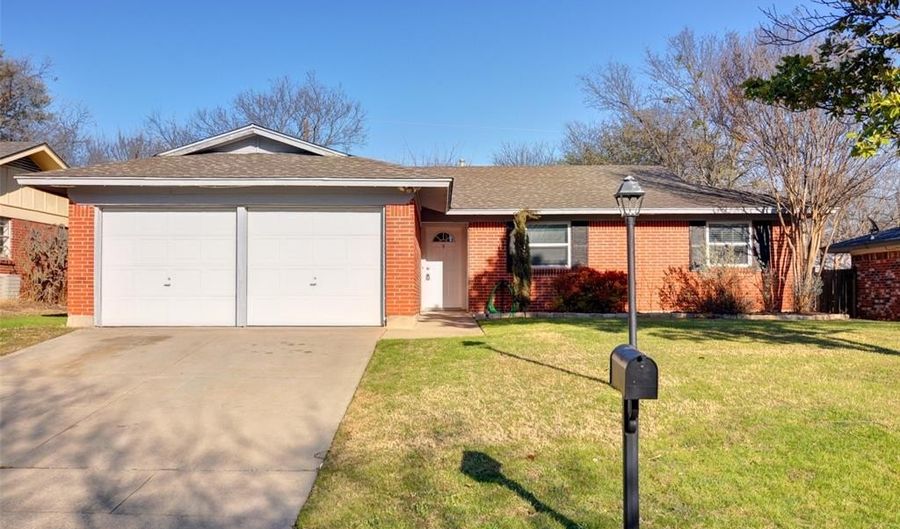 208 Rolling Hills Dr, Aledo, TX 76008 - 3 Beds, 3 Bath