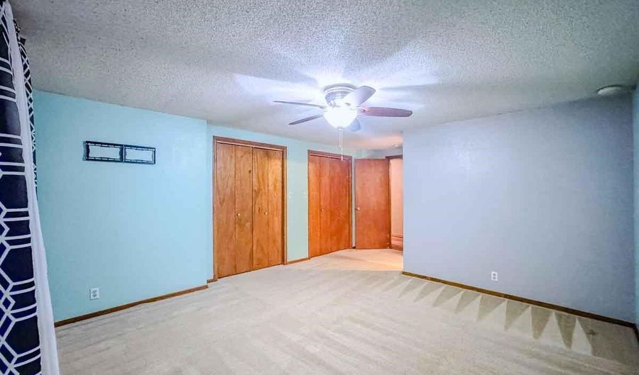 1727 N 10th St, Arkansas City, KS 67005 - 3 Beds, 2 Bath