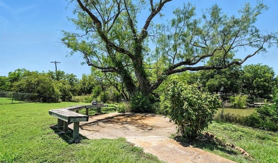 2102 Shoreline Dr, Abilene, TX 79602 - 4 Beds, 4 Bath