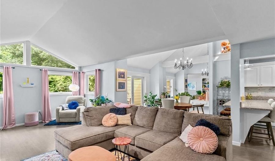 140 Pine Glen Dr, East Greenwich, RI 02818 - 2 Beds, 2 Bath