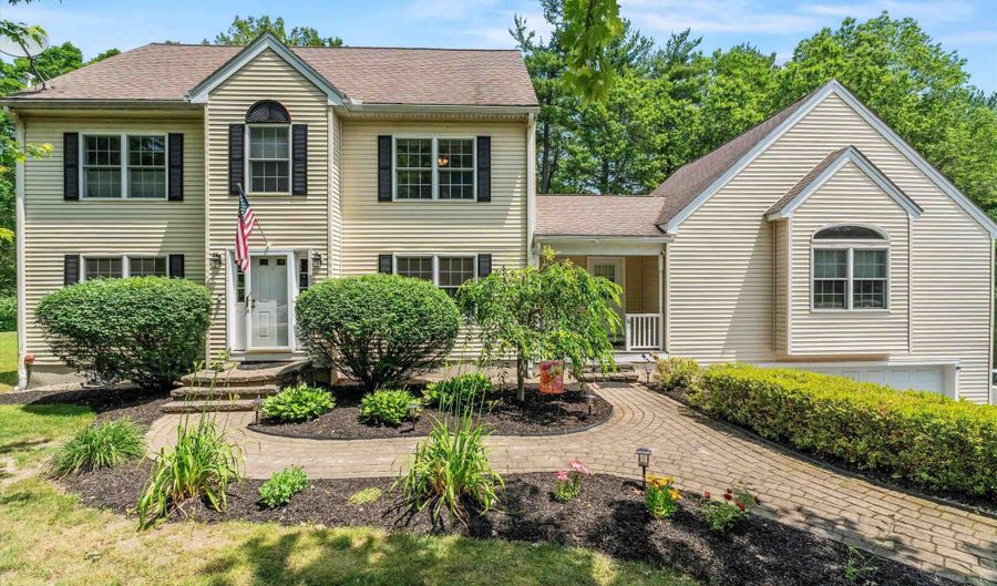 16 Breakneck Rd, Hudson, NH 03051 - 3 Beds, 3 Bath