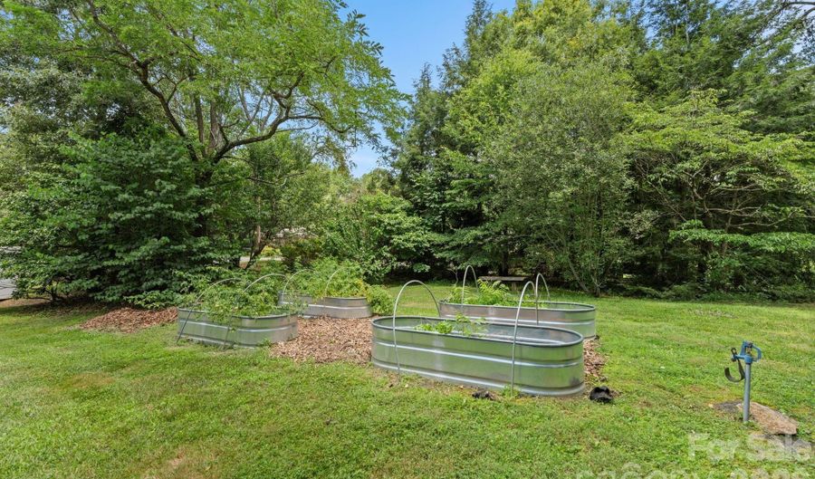 39 Wolf Rd, Asheville, NC 28805 - 1 Beds, 1 Bath