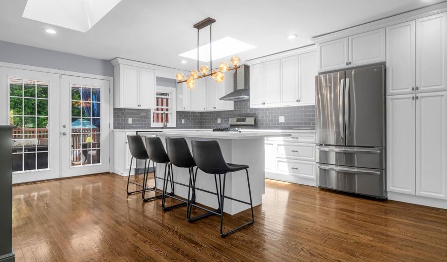 46 W 43RD St, Bayonne, NJ 07002 - 5 Beds, 3 Bath