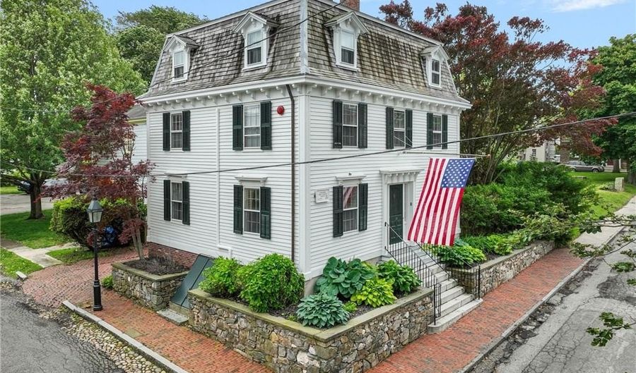 24 Barney St, Newport, RI 02840 - 5 Beds, 4 Bath