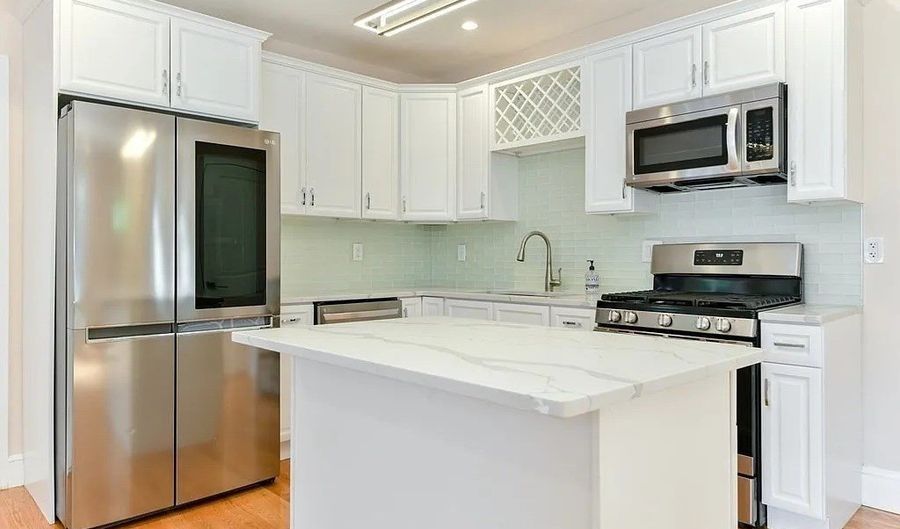 31 Chipman St, Boston, MA 02124 - 3 Beds, 2 Bath