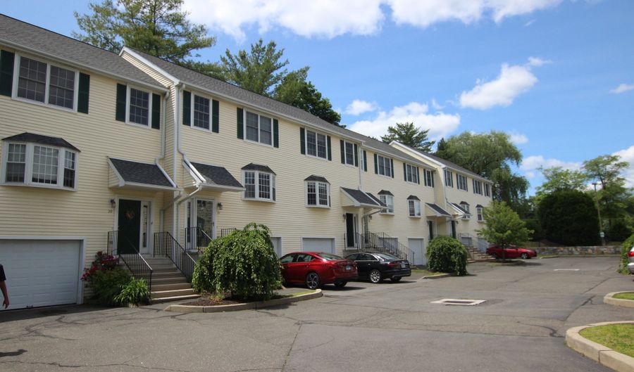 22 Main St 5-32, Danbury, CT 06810 - 2 Beds, 2 Bath