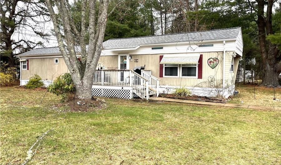 12 Valiant Dr, Coventry, RI 02816 - 2 Beds, 1 Bath