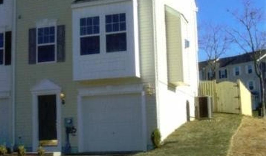 10 LOPEZ Dr, Martinsburg, WV 25405 - 3 Beds, 4 Bath