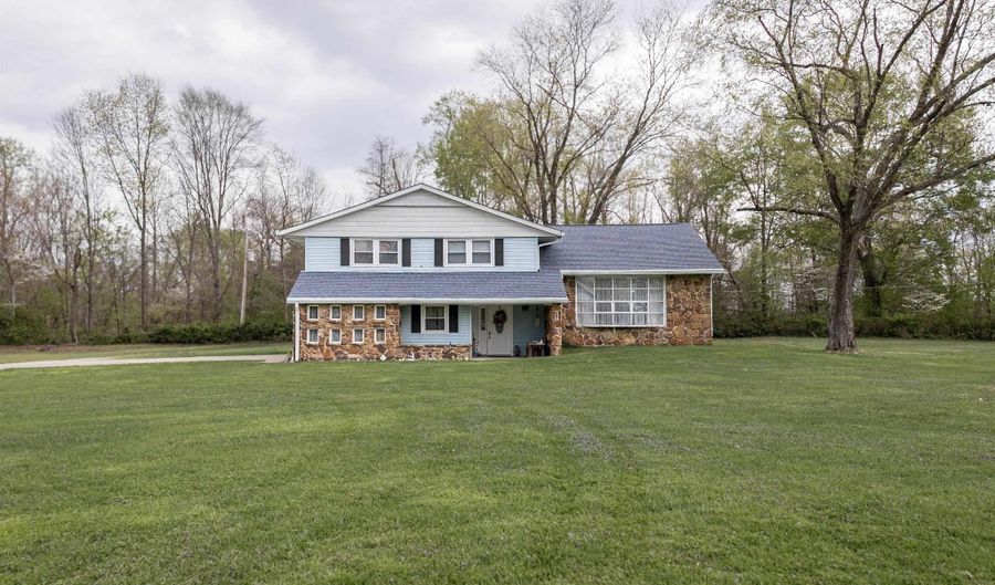 584 Trinton Cir, Bedford, IN 47421 - 3 Beds, 3 Bath