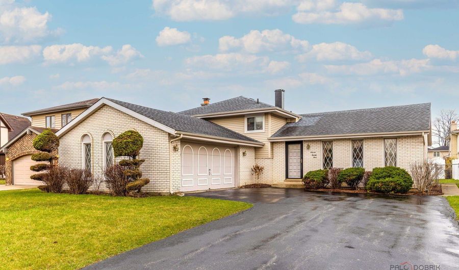 1124 N Anvil Ct, Addison, IL 60101 - 3 Beds, 3 Bath