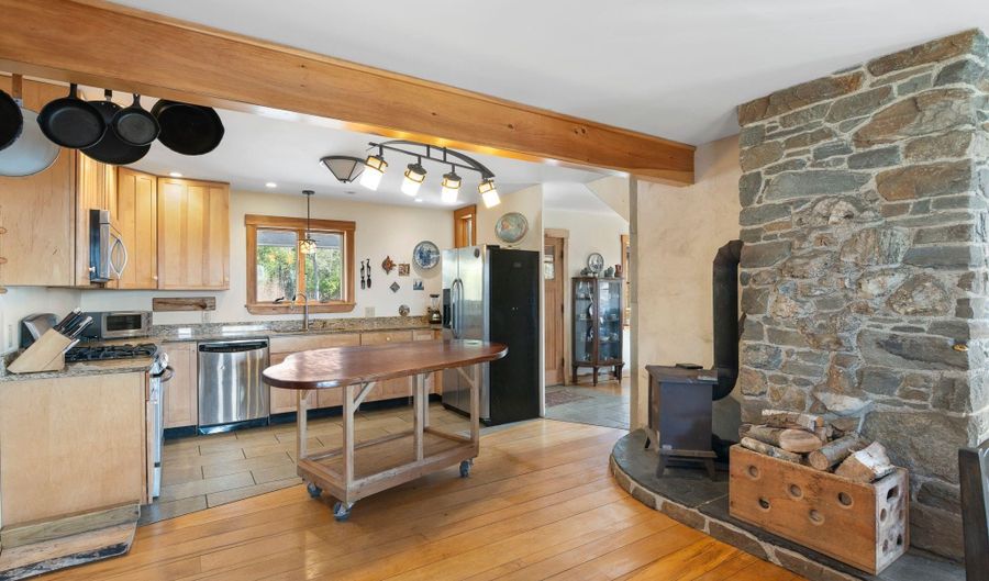 266 Ursa Ridge Rd, Brattleboro, VT 05301 - 3 Beds, 3 Bath