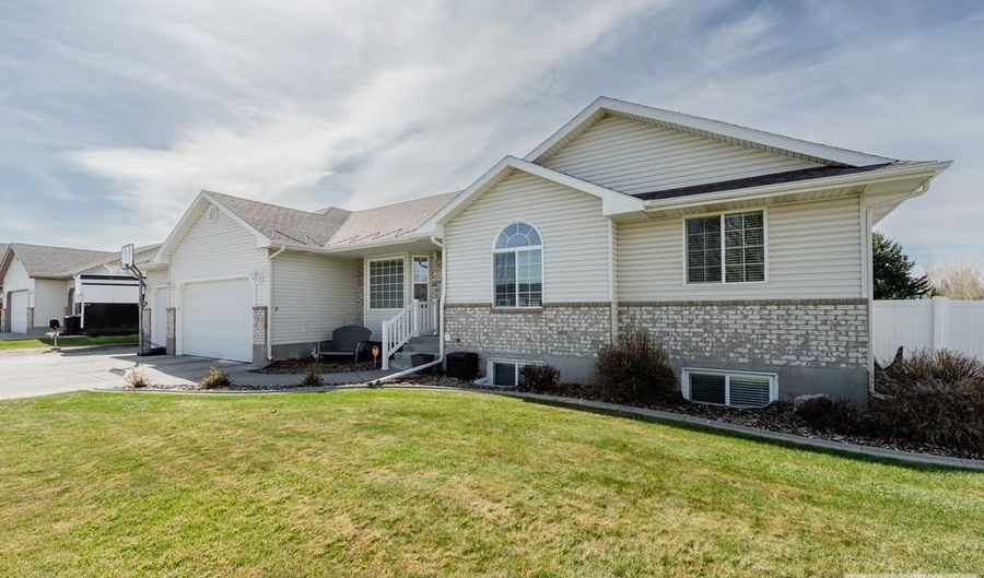4308 E Birchwood Cir, Ammon, ID 83406 - 5 Beds, 3 Bath