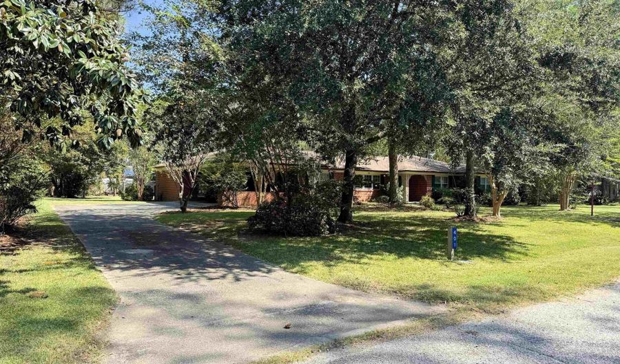 401 E Oak St, Atmore, AL 36502 - 4 Beds, 3 Bath