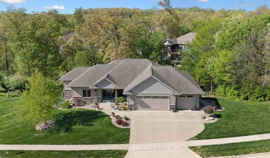 2055 Silver Maple Trl, North Liberty, IA 52317 - 6 Beds, 4 Bath