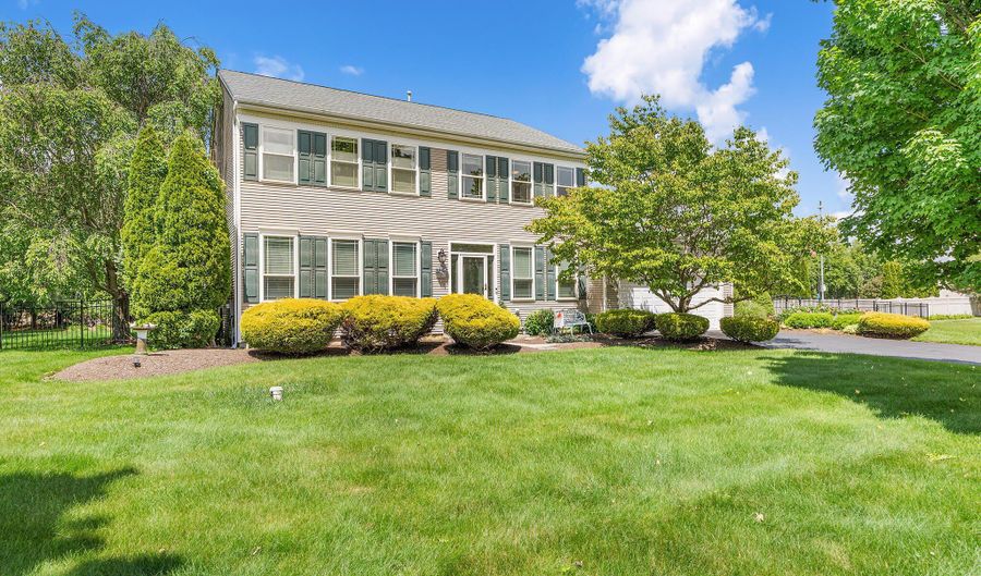 61 Cliffwood Dr, Allentown, NJ 08501 - 5 Beds, 4 Bath