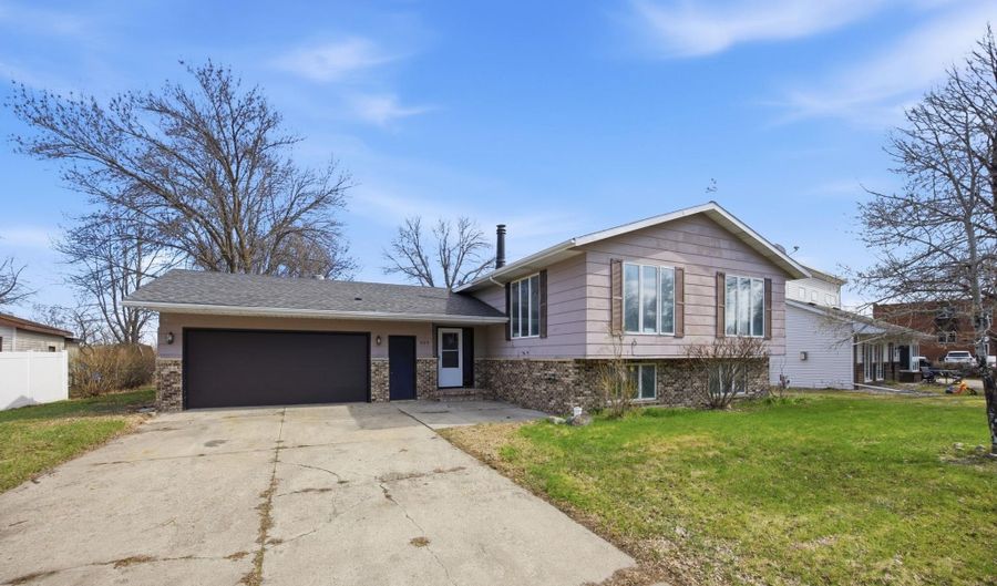 609 Lily Ln, Ada, MN 56510 - 5 Beds, 3 Bath