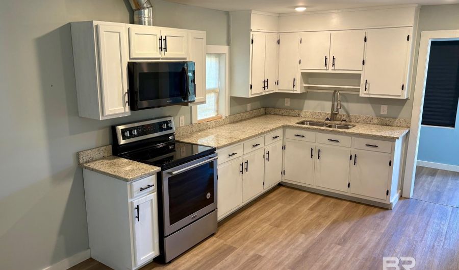 605 S White Ave, Bay Minette, AL 36507 - 2 Beds, 2 Bath