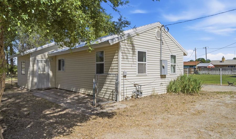 582 W Washington Ave, Aberdeen, ID 83210 - 2 Beds, 1 Bath