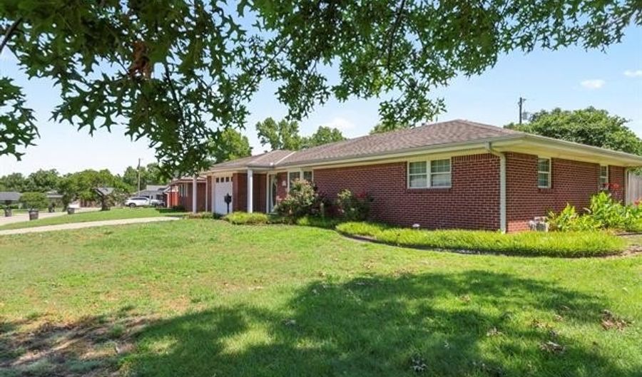 4916 Cornell Dr, Bartlesville, OK 74006 - 3 Beds, 2 Bath