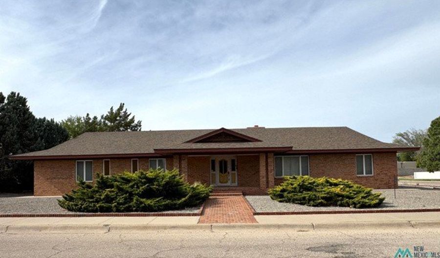 2400 W Loma Dr, Artesia, NM 88210 - 3 Beds, 4 Bath