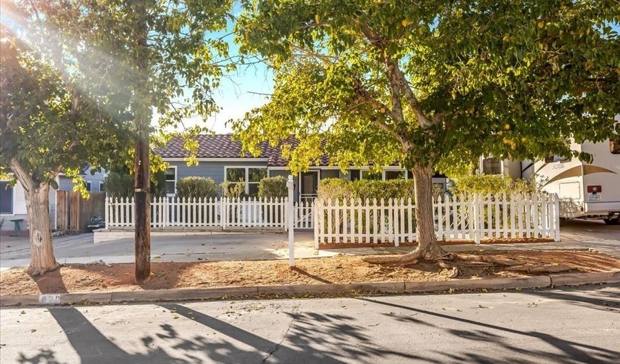 620 Avenue H, Boulder City, NV 89005 - 4 Beds, 3 Bath