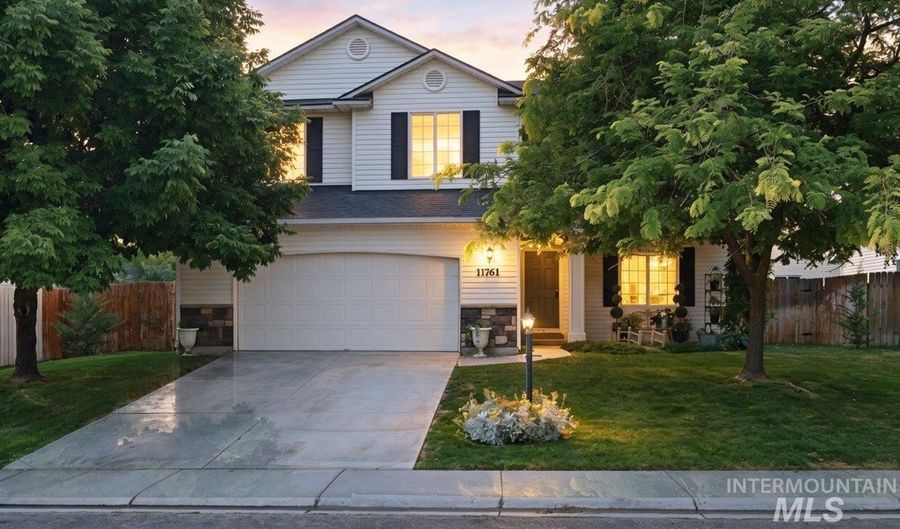 11761 Tidewater St, Caldwell, ID 83605 - 4 Beds, 3 Bath