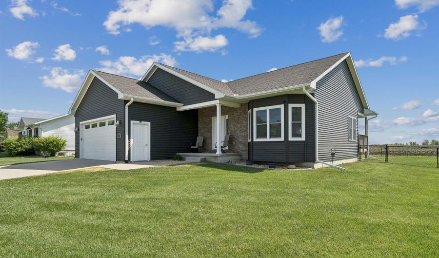 512 Cherry St, Allison, IA 50602 - 2 Beds, 1 Bath