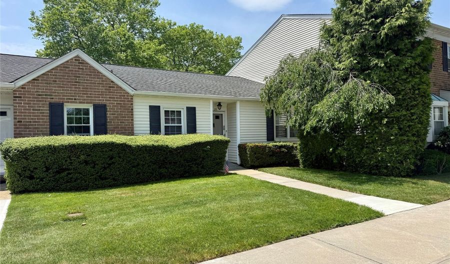 26 Harbor Rd N, Amityville, NY 11701 - 2 Beds, 2 Bath